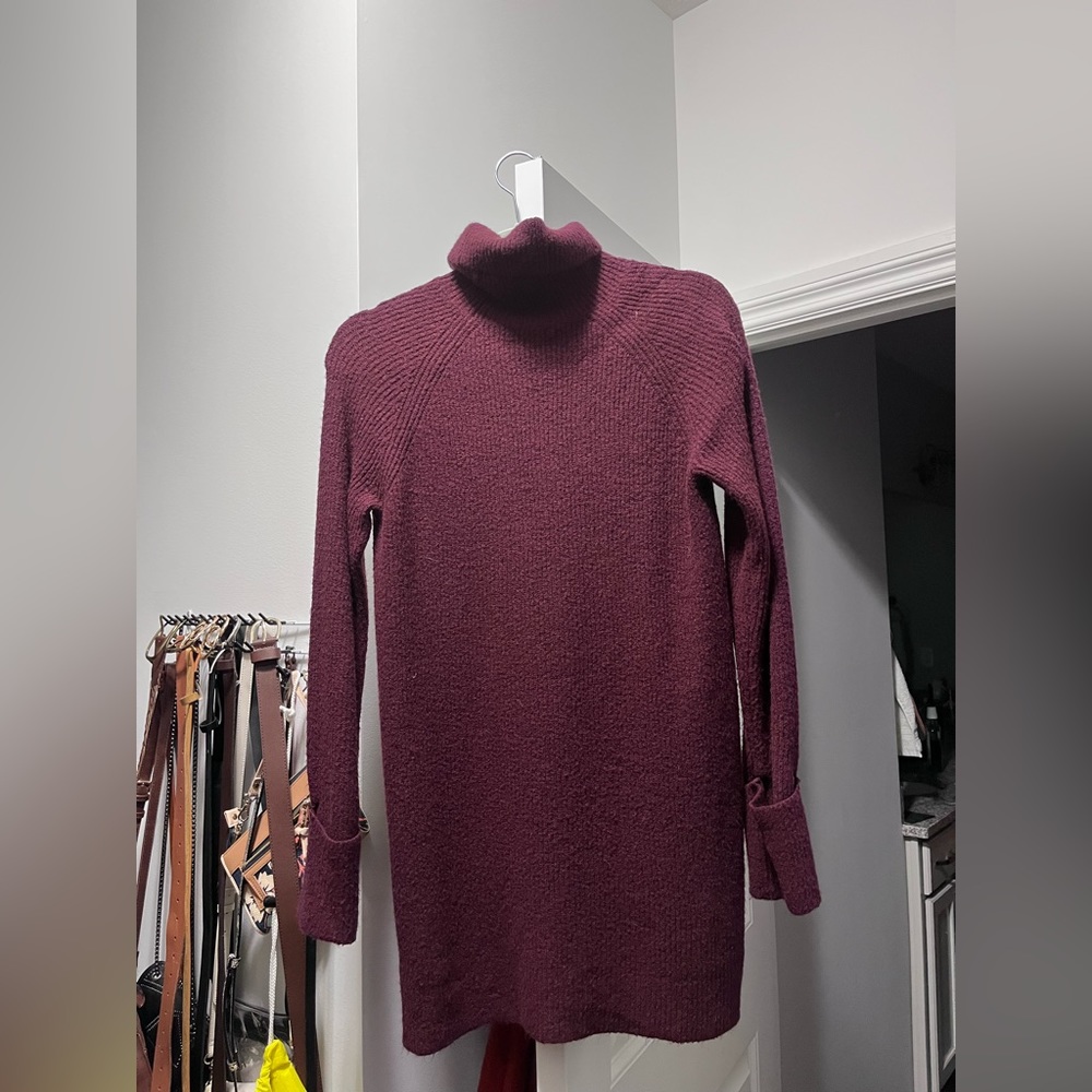 Excellent Condition Maroon turtleneck tunic sweater size XS.